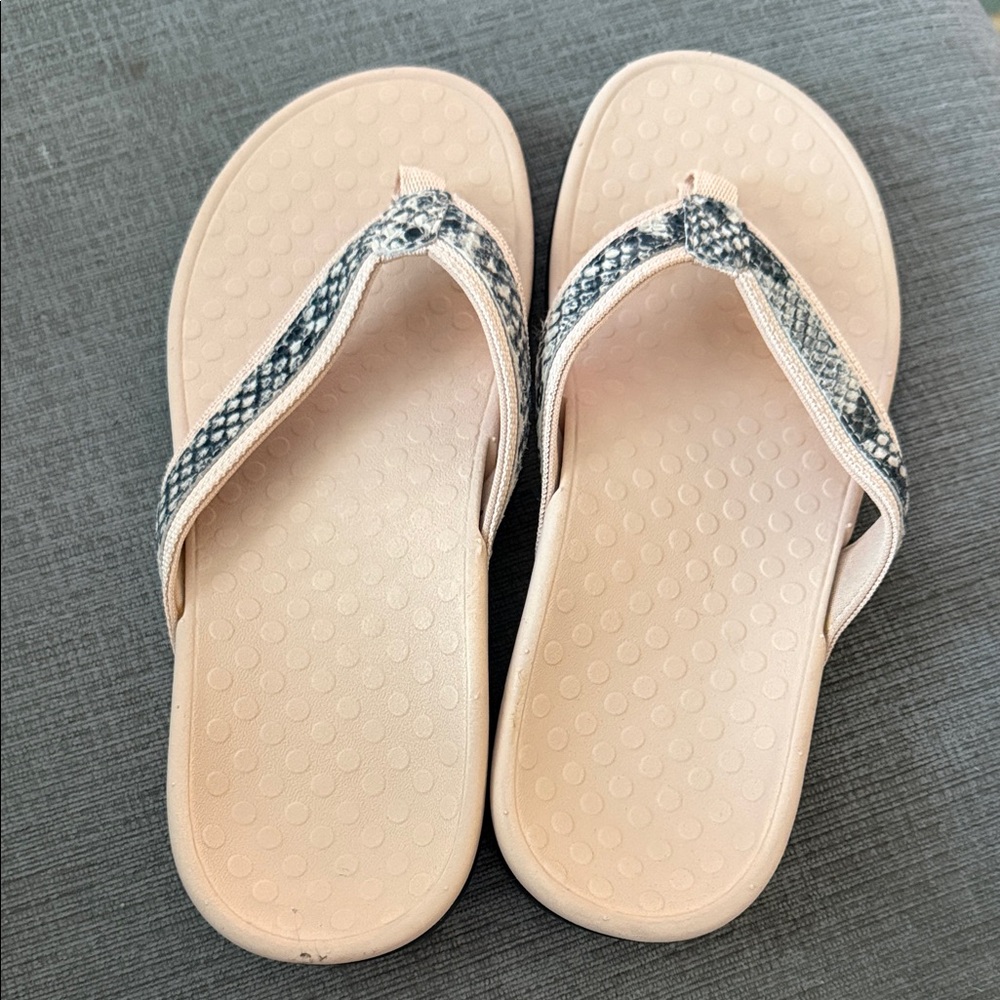 Vionic Women’s Blush Pink Tide Flip Flop Sandals with Textured Strap